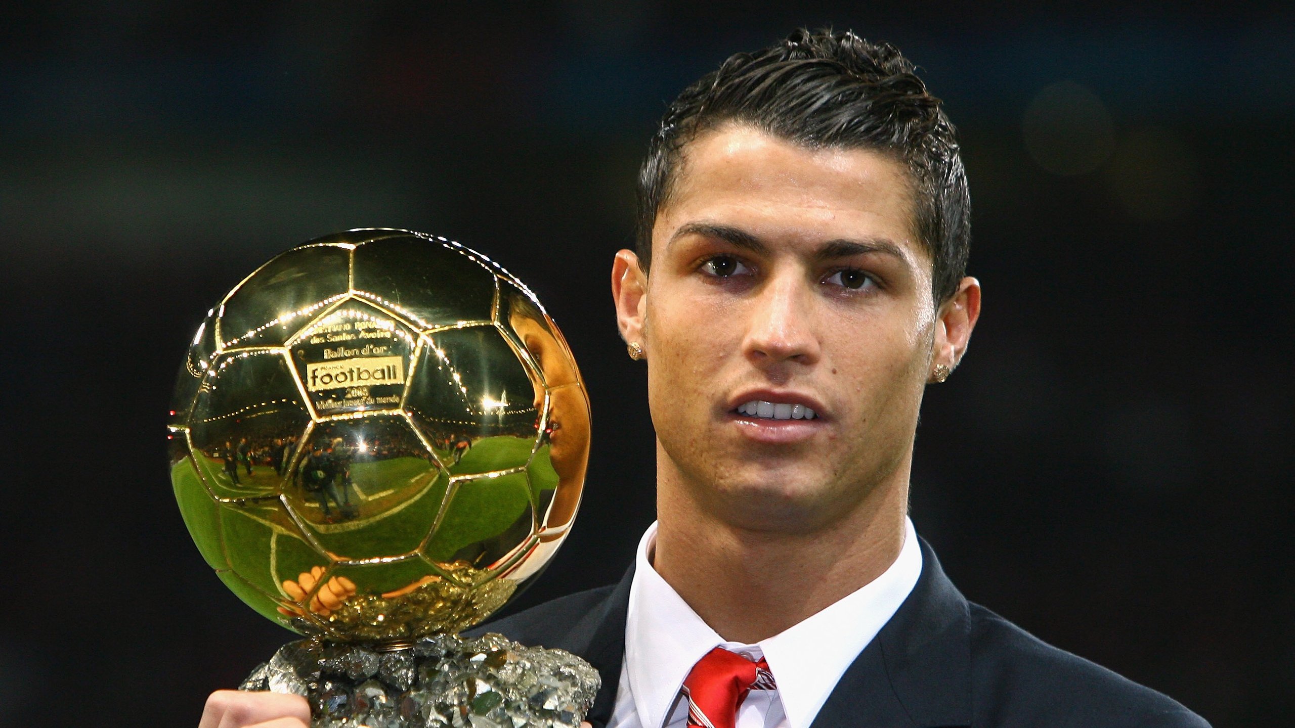 格列兹曼刷新纪录，加拿大防守锁死沙特，足球世界的变奏与启示