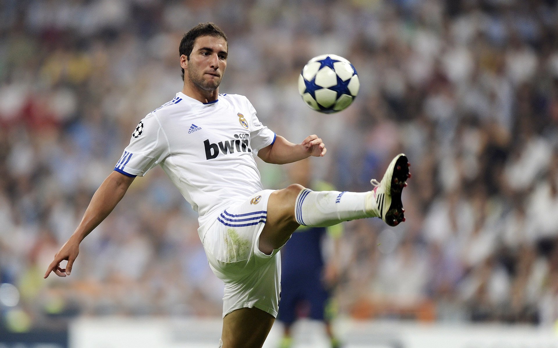 开云体育-篮网血拼火箭，欧文在F1新赛季揭幕战接管比赛